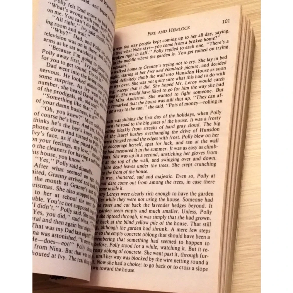 Diana Wynne Jones Fire And Hemlock 1986 Berkley Vintage Fantasy Paperback Book